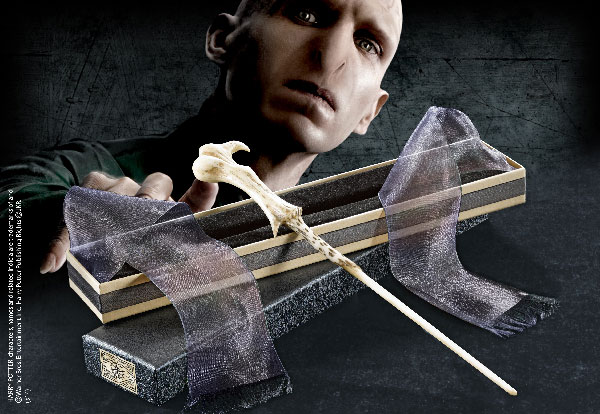 Acheter Baguette Voldemort : Ollivander - The Noble Collection - Produits  dérivés Harry Potter - L'Échoppe des Légendes