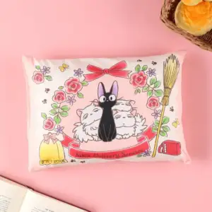 Coussin : Jiji et la famille des chats